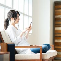スマホ　女性